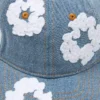 Cappellino in Denim grezzo con motivo "Cotton Wreath", lavaggio chiaro