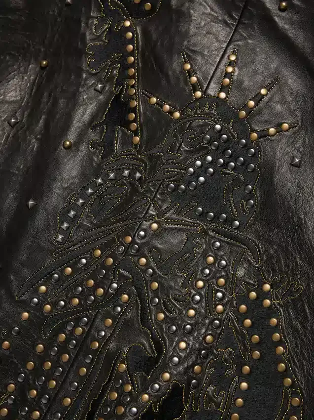 Giacca in pelle borchiata “Libertas”
