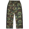 Pantaloni della tuta mimetici con paillettes e orlo aperto
