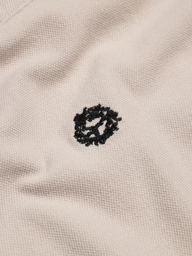 Polo “Peace Wreath” color crema